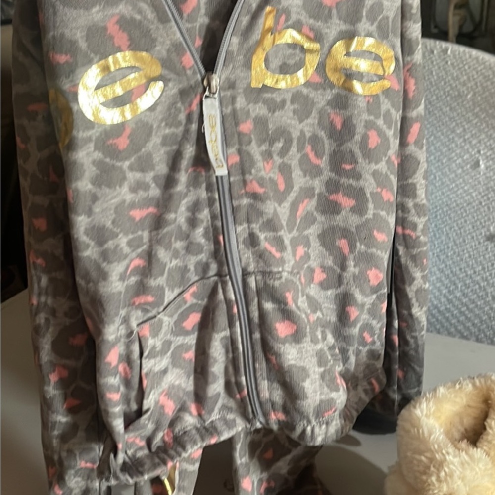 Zip up hooded jump suit with the matching pants never worn size kids 7/8